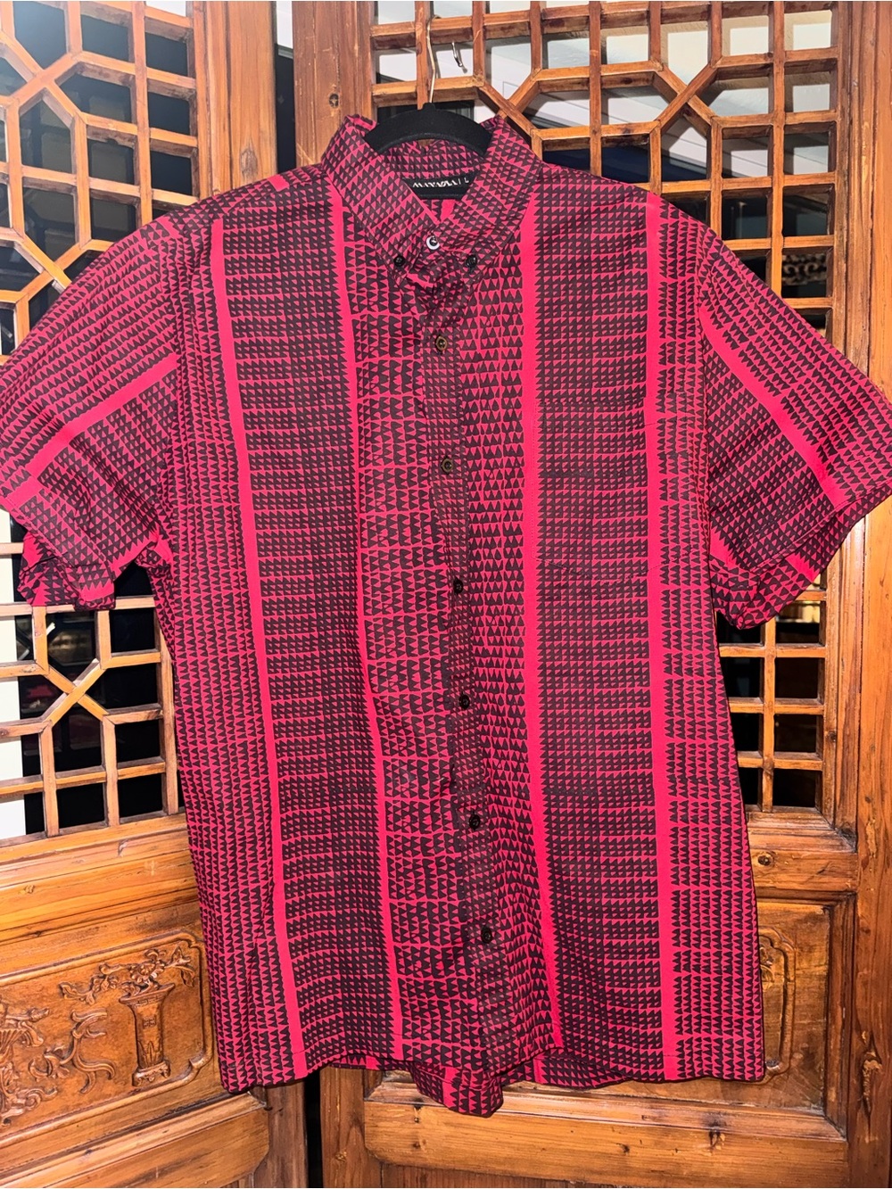 Manaola Hawaii Short-Sleeve Button-Down Shirt in Red and Black